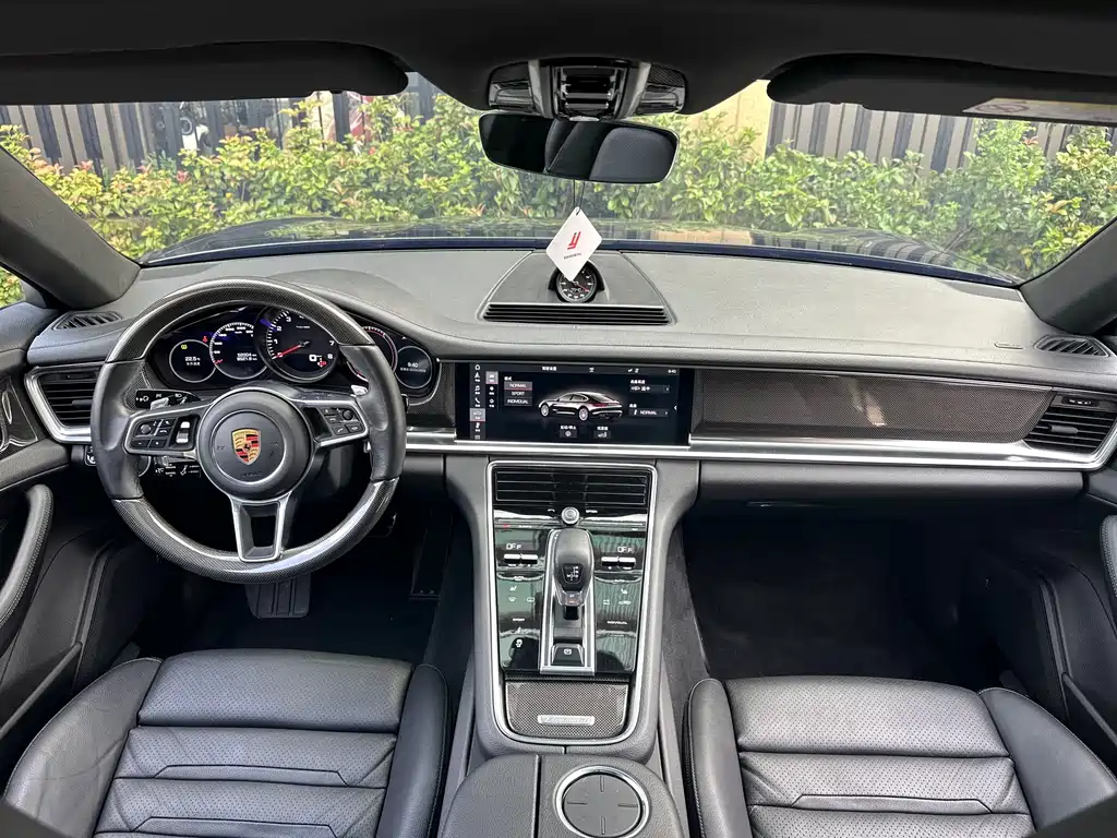 Porsche Panamera 2018 — фото 12