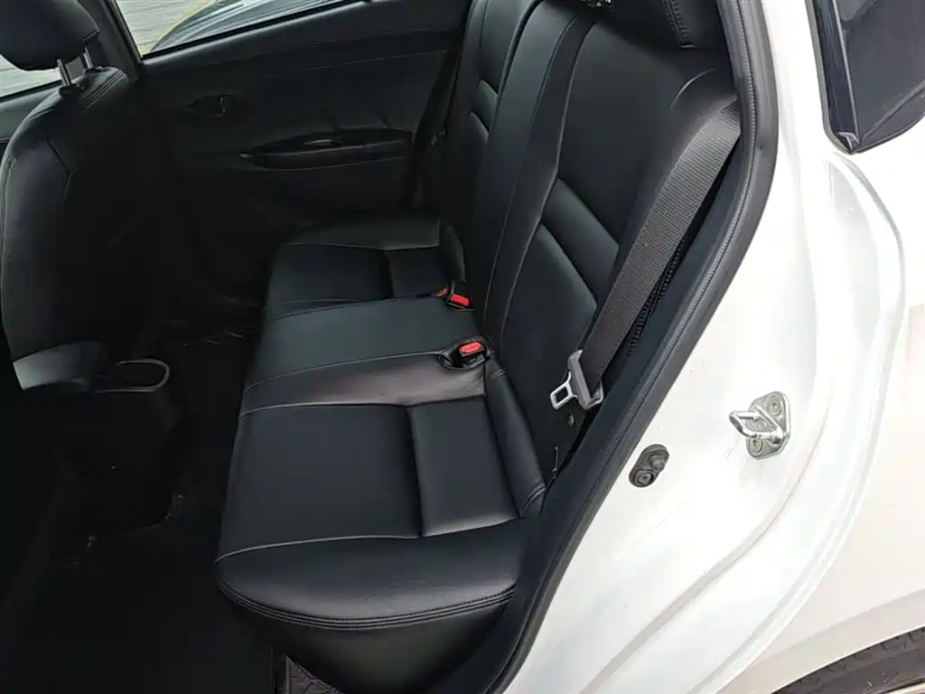 Toyota Yaris L 2019 — фото 17