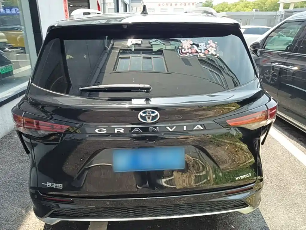 Toyota Granvia 2024