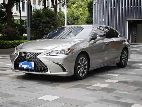 Lexus ES 2023
