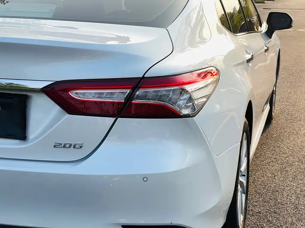 Toyota Camry 2018 — фото 16