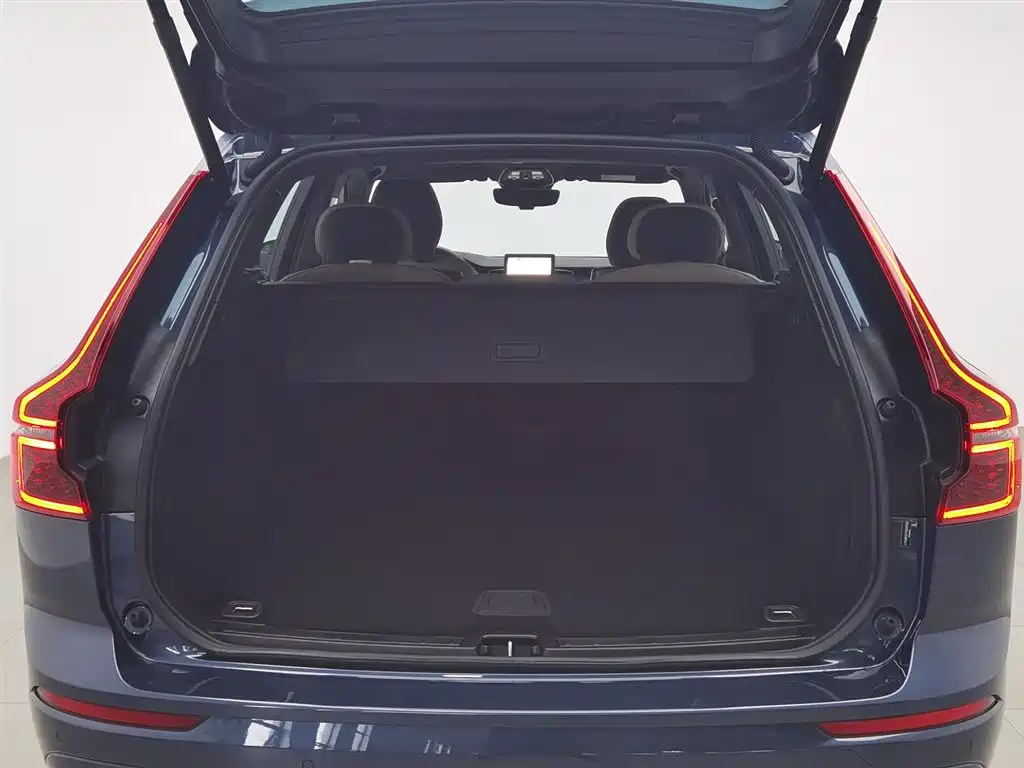 Volvo XC60 2025 — фото 16