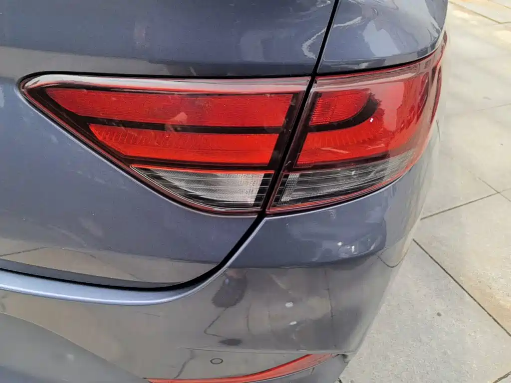 Hyundai Elantra 2018 — фото 8