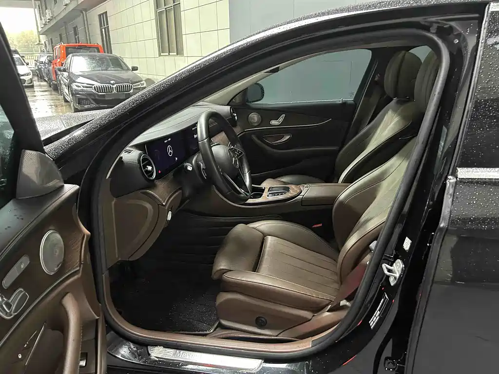 Mercedes-Benz E-Class 2022 — фото 14
