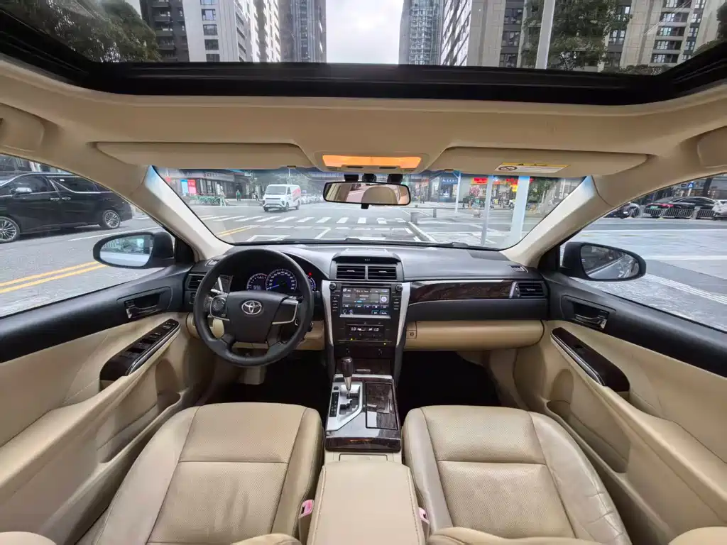 Toyota Camry 2015 — фото 8