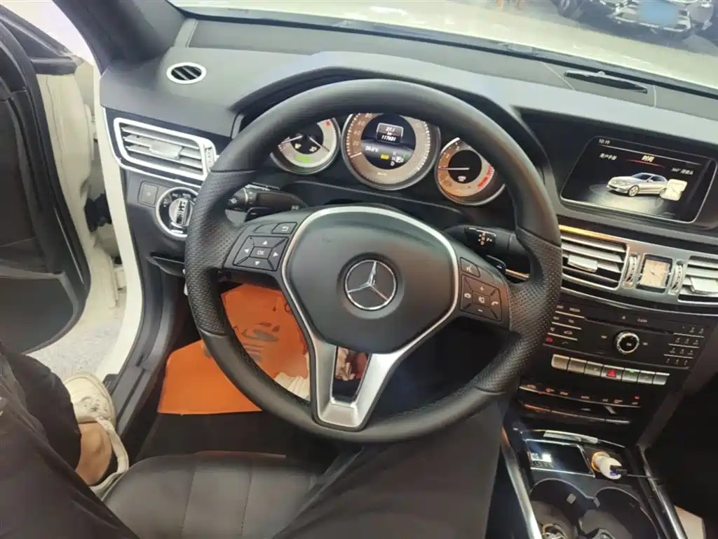 Mercedes-Benz E-Class 2015 — фото 11