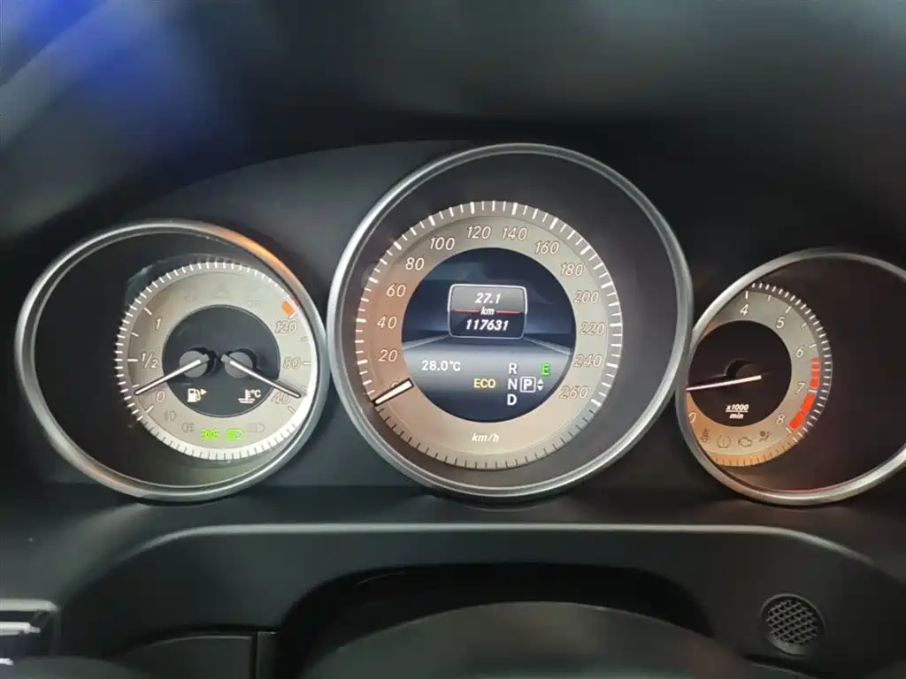 Mercedes-Benz E-Class 2015 — фото 12