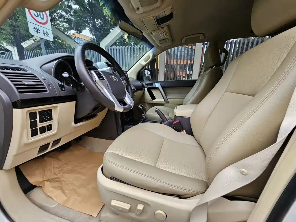 Toyota Prado 2015 — фото 11