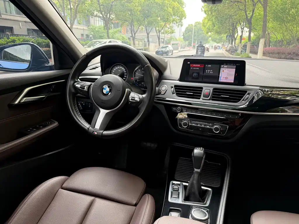 BMW 1 Series 2019 — фото 17