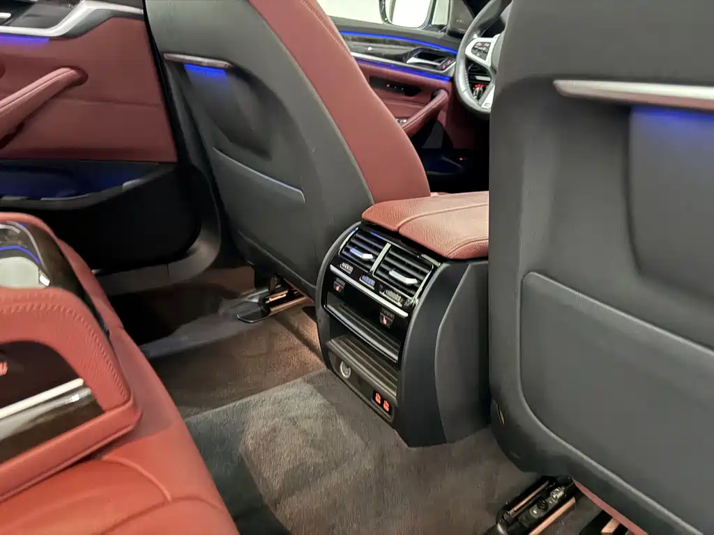 BMW 5 Series 2020 — фото 10