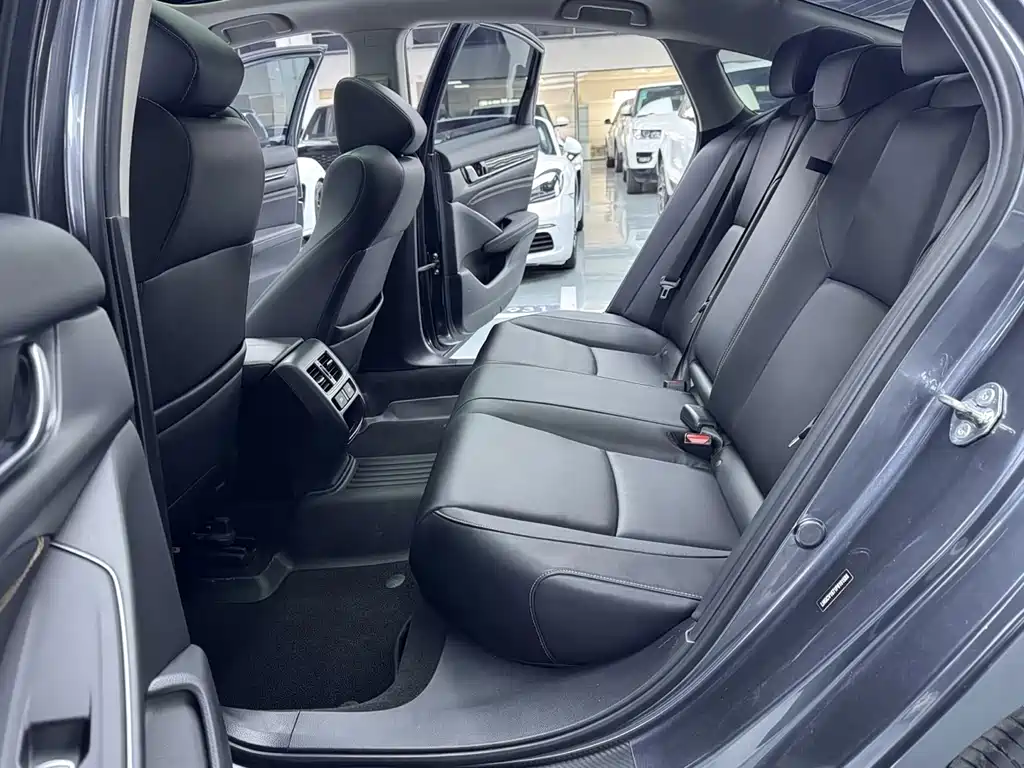 Honda Accord 2022 — фото 16