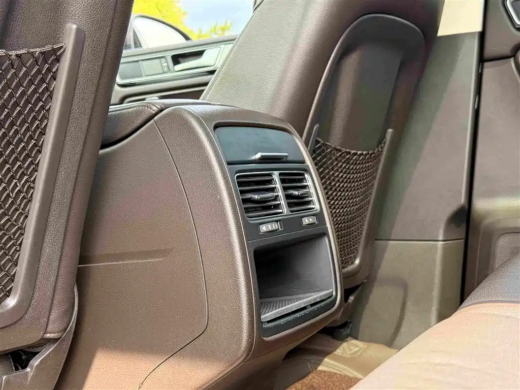 Volkswagen Touareg 2018 — фото 13
