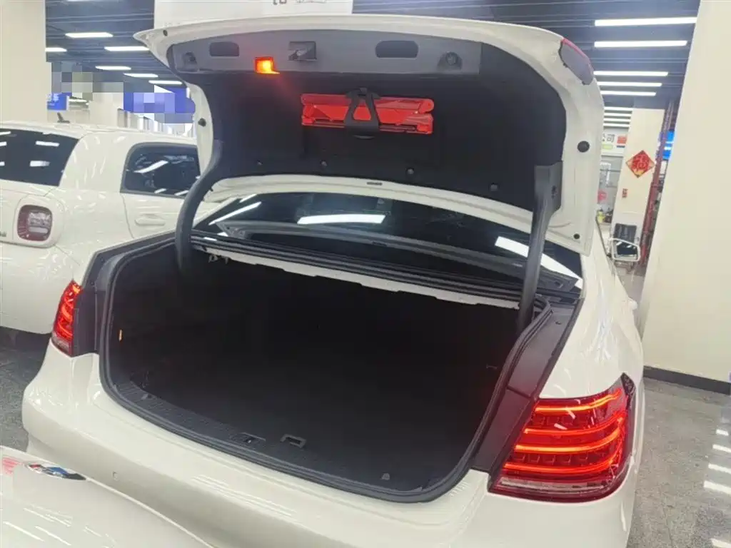 Mercedes-Benz E-Class 2015 — фото 19