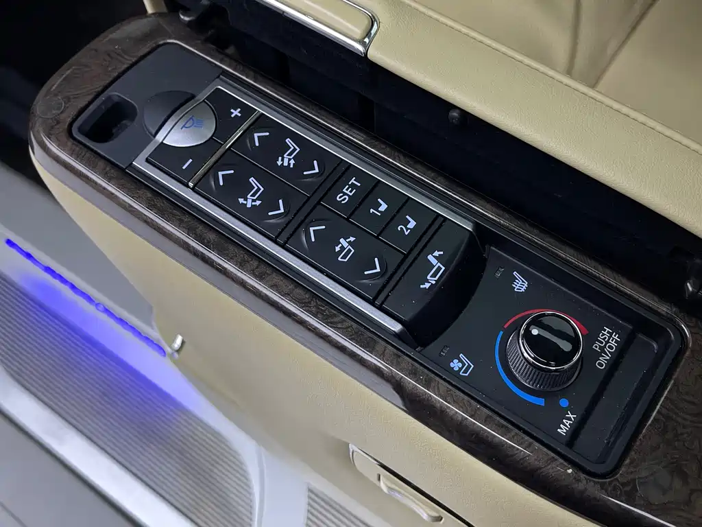 Toyota Alphard 2020 — фото 10