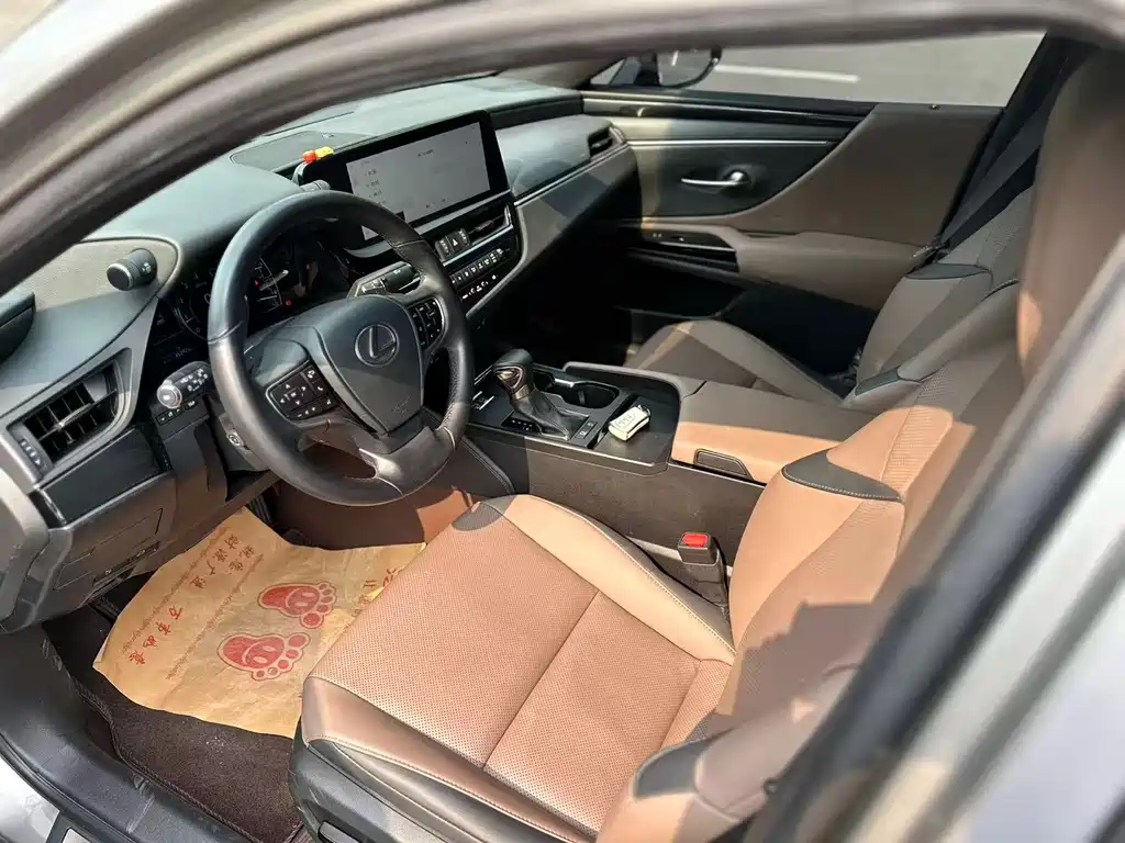 Lexus ES 2022