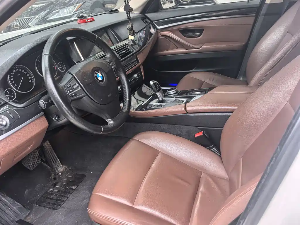 BMW 5 Series 2015 — фото 9