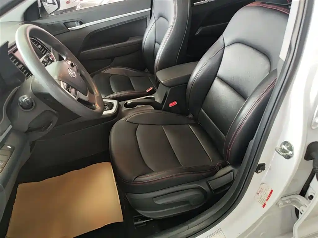 Hyundai Elantra 2018 — фото 15