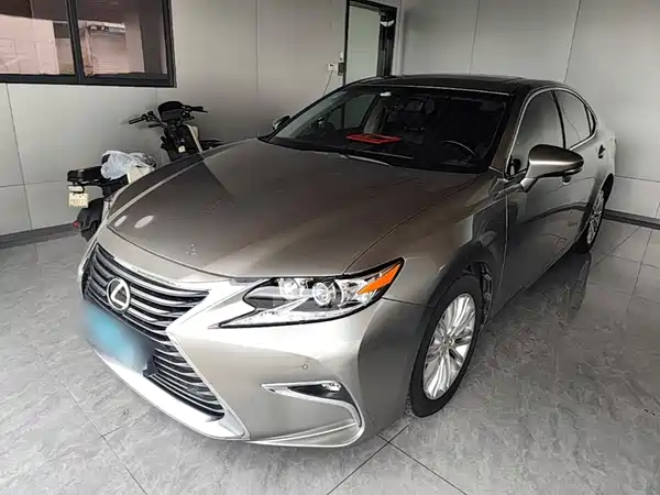 Lexus ES 2016