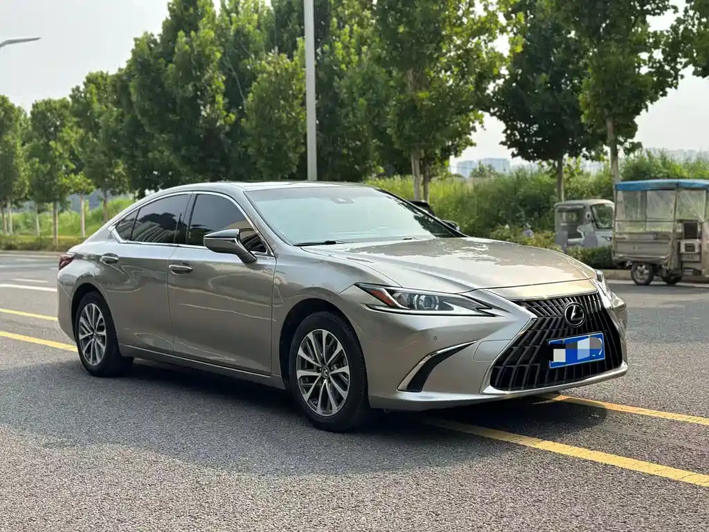 Lexus ES 2022