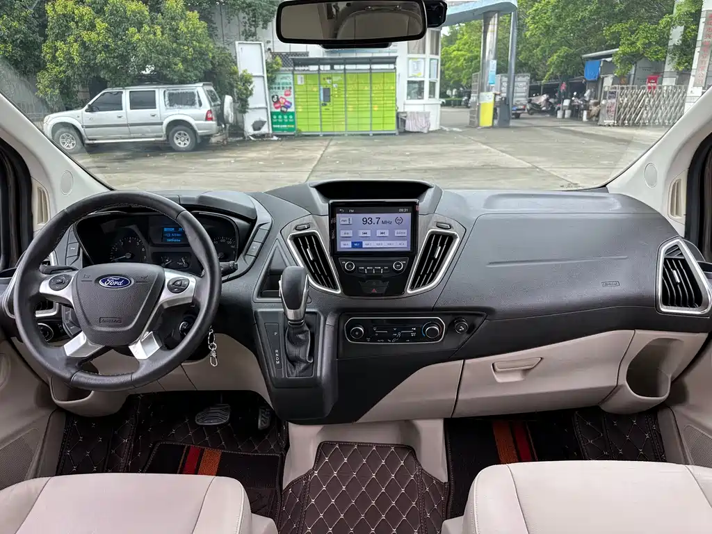 Ford Tourneo 2017 — фото 16