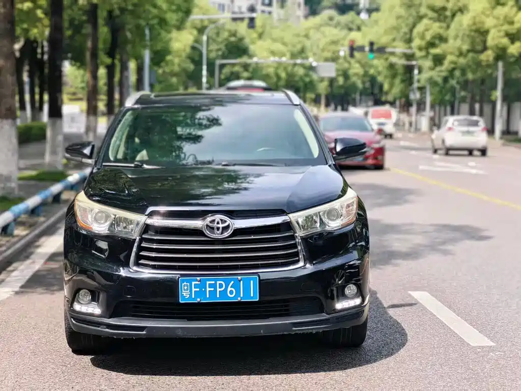 Toyota Highlander 2015 — фото 2