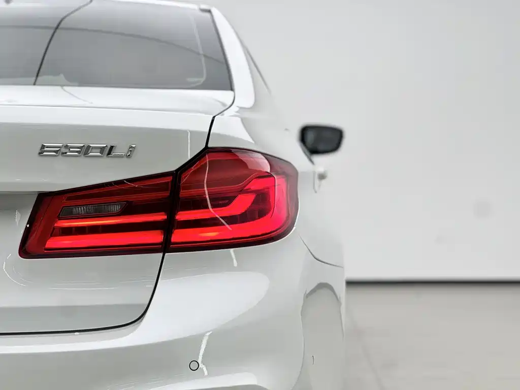 BMW 5 Series 2019 — фото 12