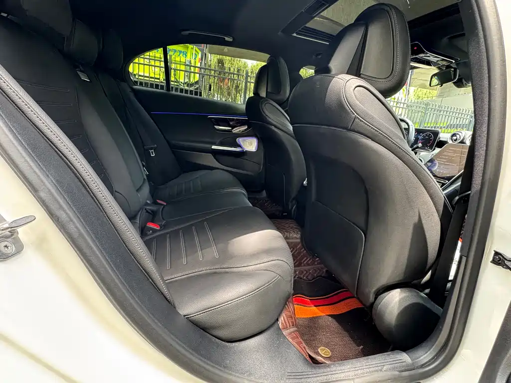Mercedes-Benz C-Class 2024 — фото 14
