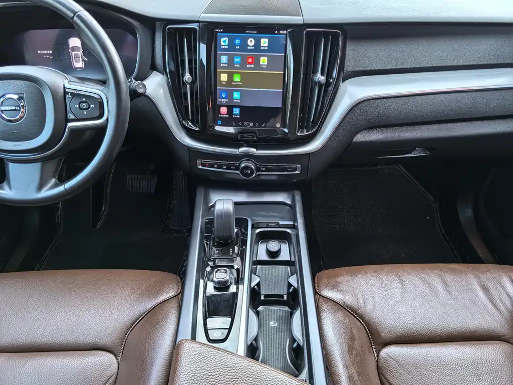 Volvo XC60 2022 — фото 11