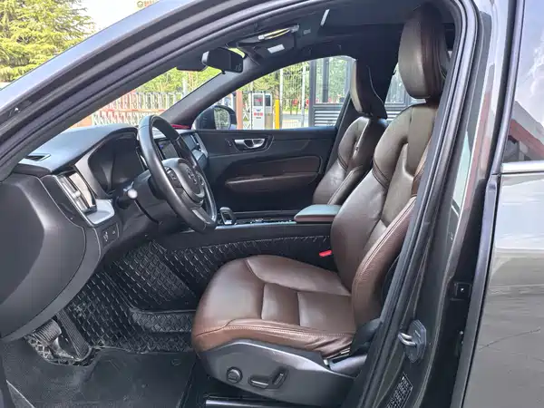 Volvo XC60 2022