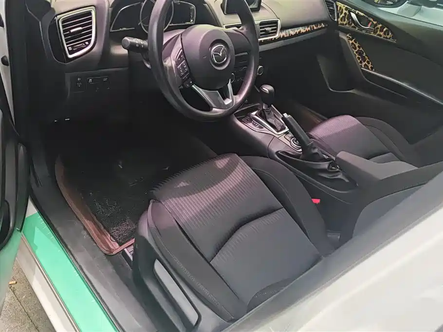 Mazda 3 Axela 2017 — фото 9