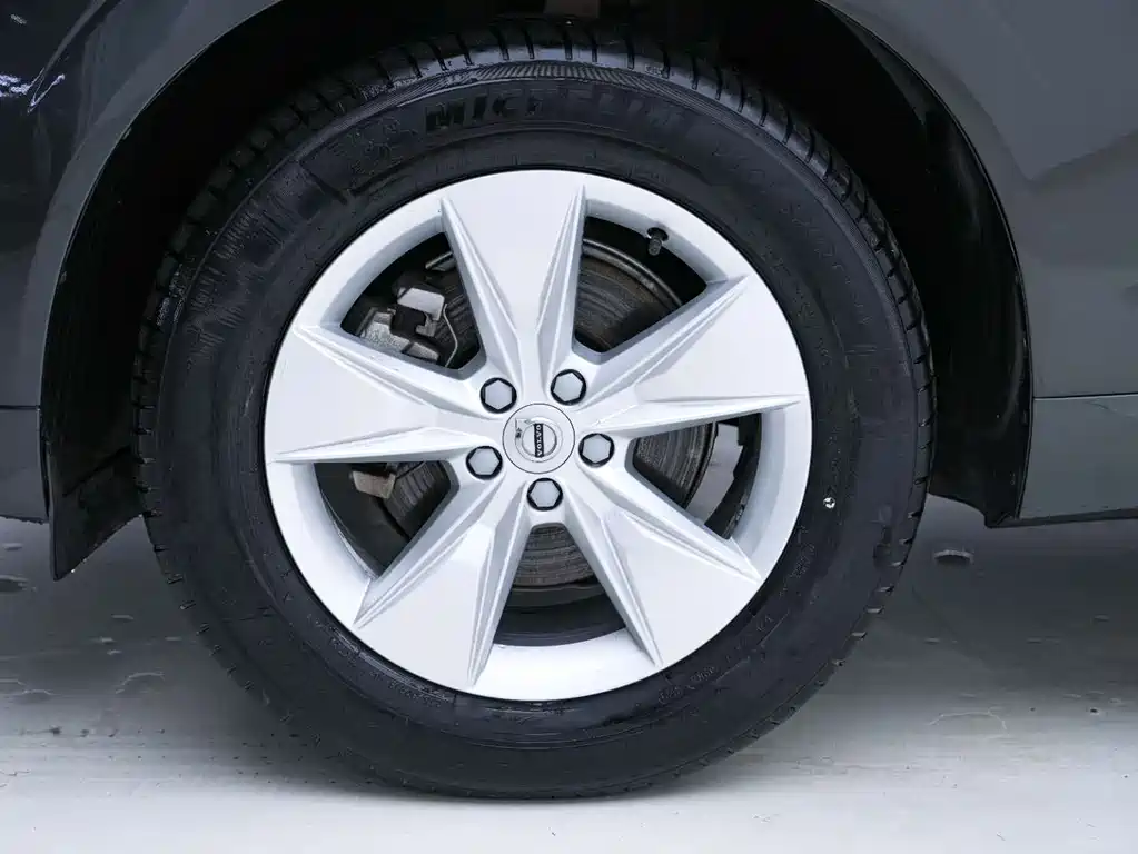Volvo XC60 2021 — фото 11