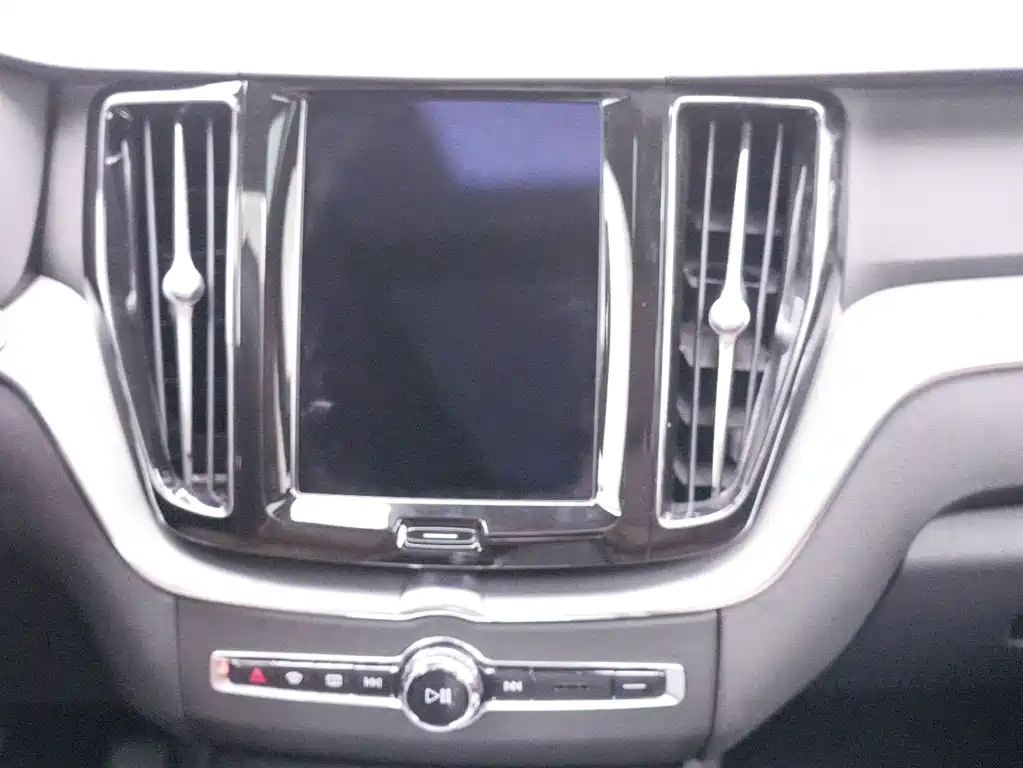 Volvo XC60 2021 — фото 13