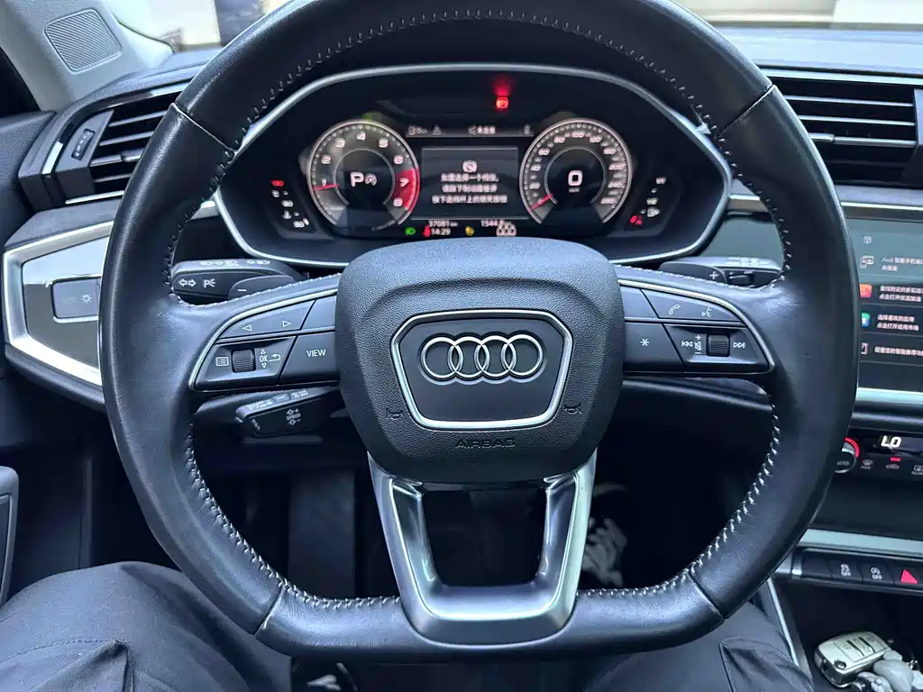 Audi Q3 2021 — фото 17