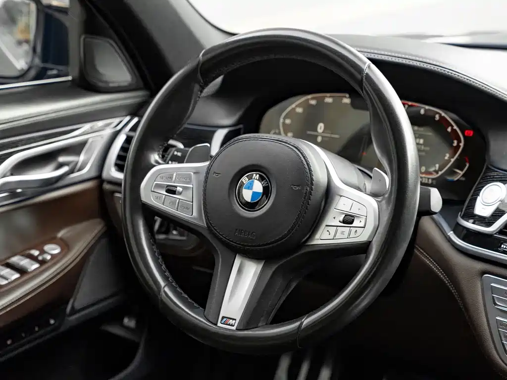 BMW 7 Series 2019 — фото 9