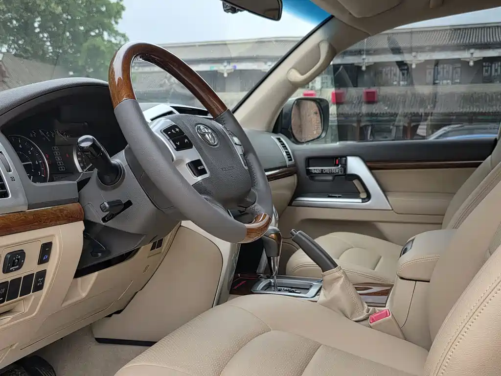 Toyota Land Cruiser 2015 — фото 9