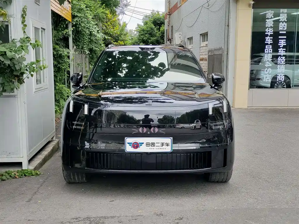 Lynk & Co 900 2025