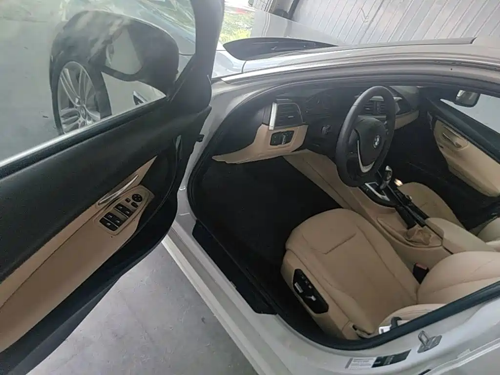 BMW 3 Series 2017 — фото 16