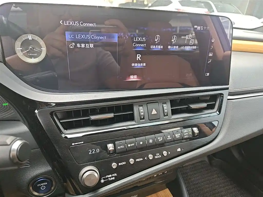 Lexus ES 2022 — фото 18