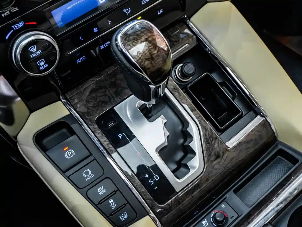 Toyota Vellfire 2021 — фото 19