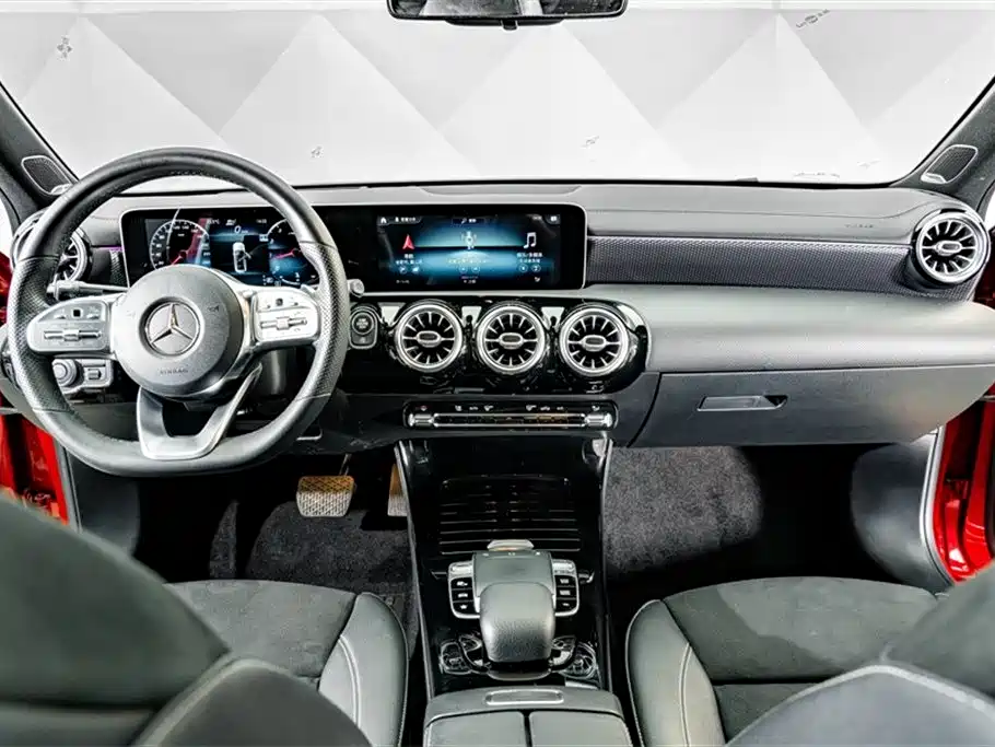 Mercedes-Benz A-Class 2019 — фото 14