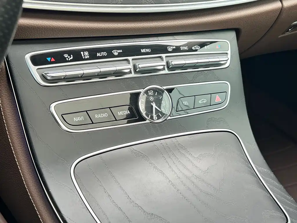 Mercedes-Benz E-Class 2018 — фото 13