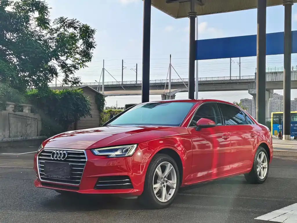 Audi A4L 2018 — фото 1