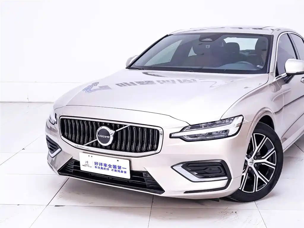 Volvo S60 2023 — фото 3