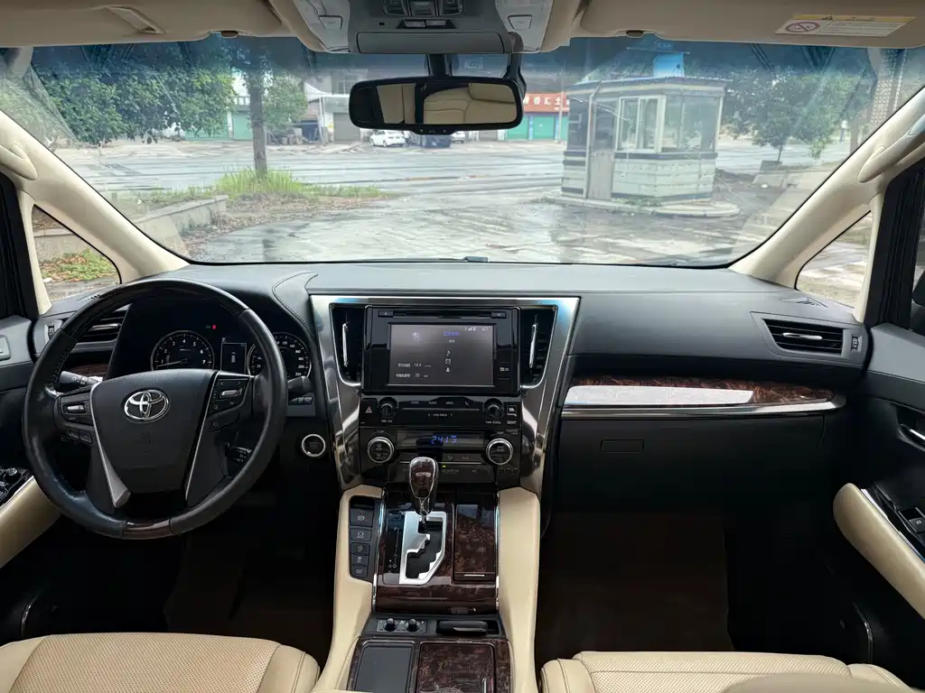 Toyota Alphard 2018 — фото 13
