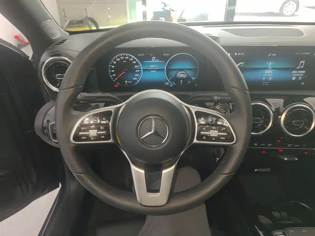Mercedes-Benz A-Class 2021 — фото 10