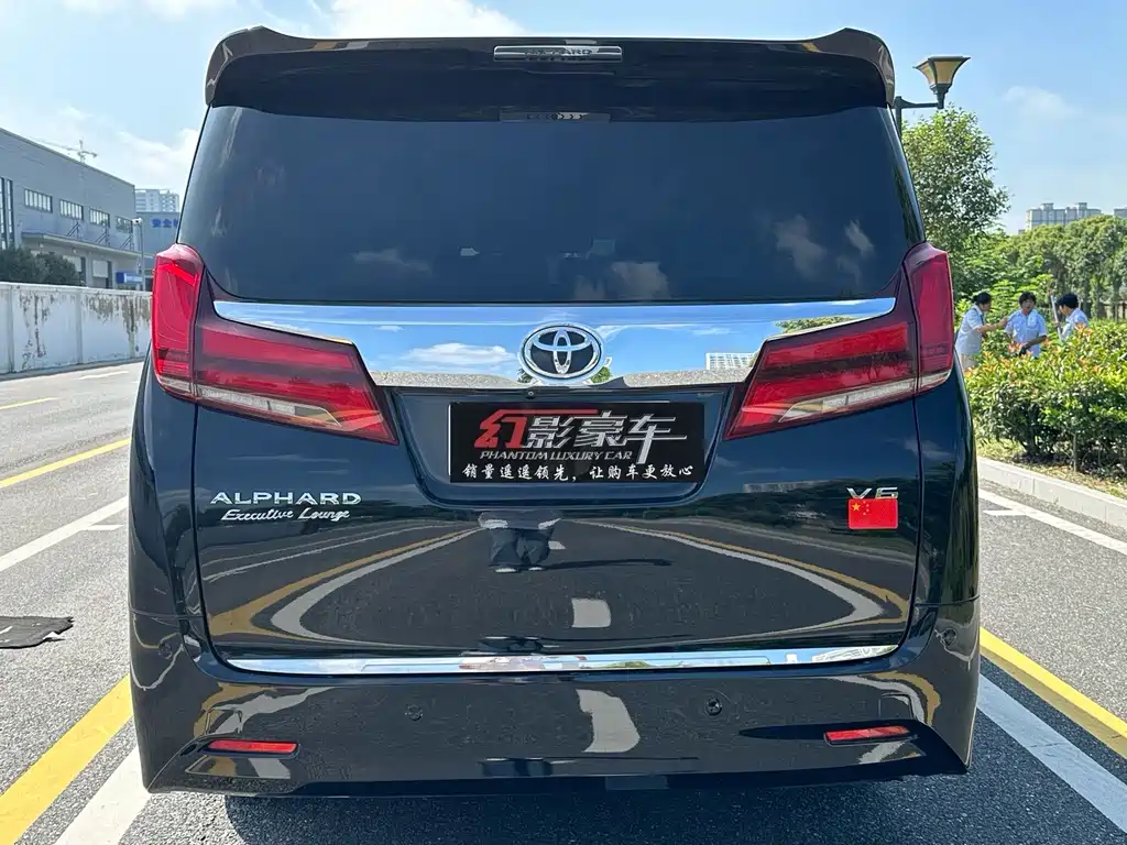 Toyota Alphard 2017 — фото 9