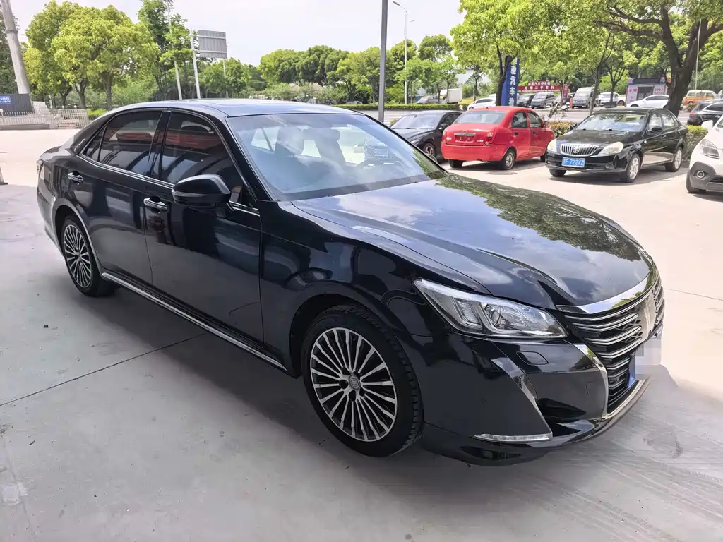 Toyota Crown 2018 — фото 3