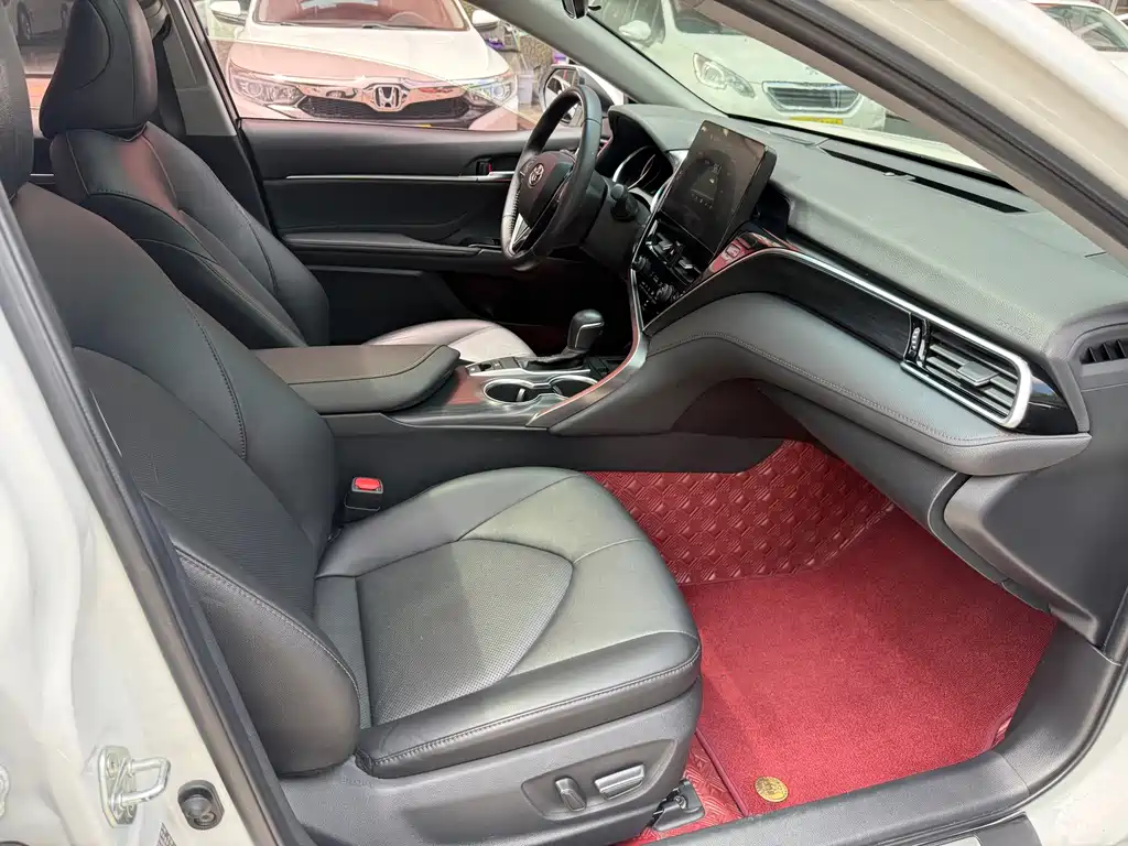 Toyota Camry 2022 — фото 10