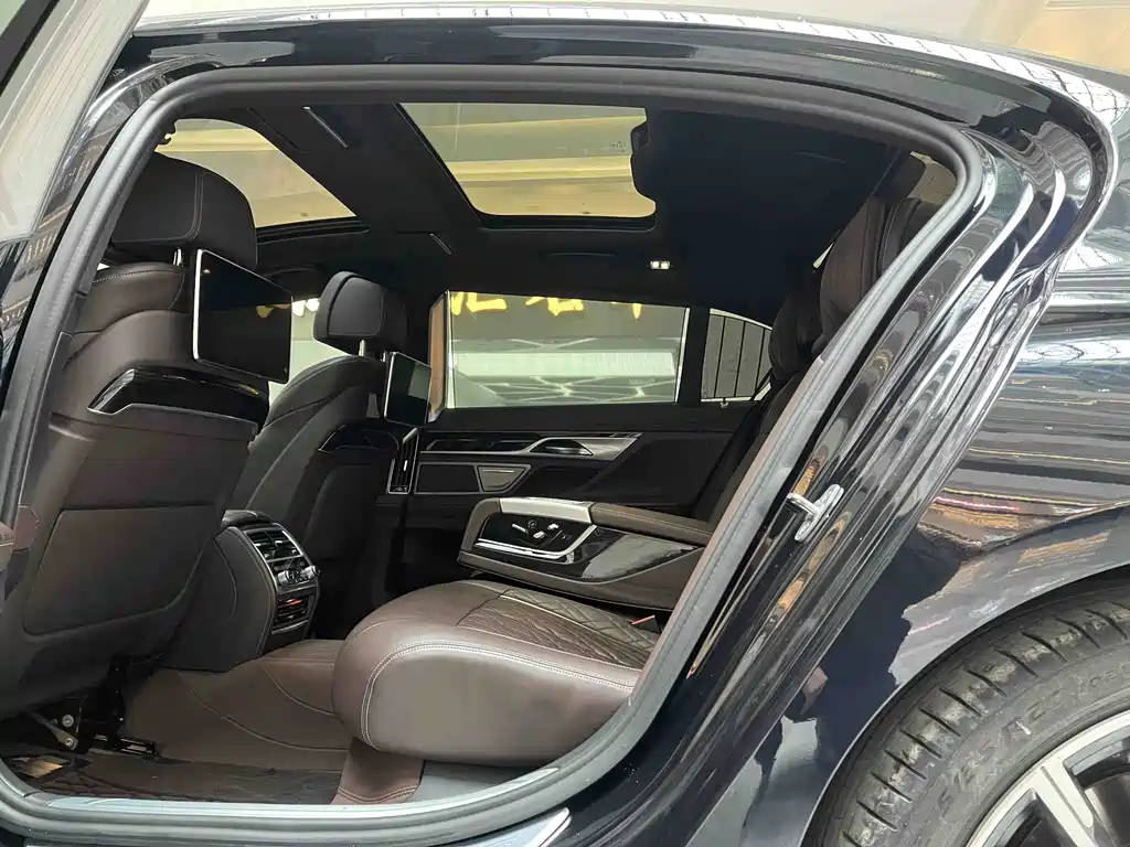BMW 7 Series 2022 — фото 10