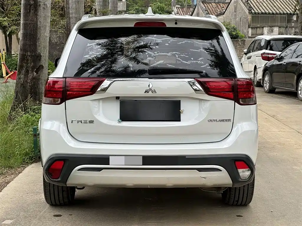 Mitsubishi Outlander 2020 — фото 9